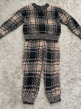 SKIMS kids 2T/3T Black & Beige Textured Knit Pullover sweat set